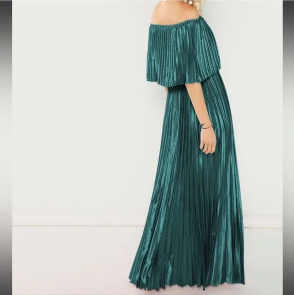 ๐๐Green Pleated Off Shoulder Dress ๐ ๐ - Picture 4 of 4